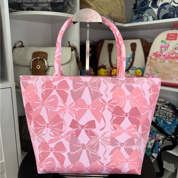 Betsey Johnson Pink Bow Lunch Tote - Picture 2 of 2